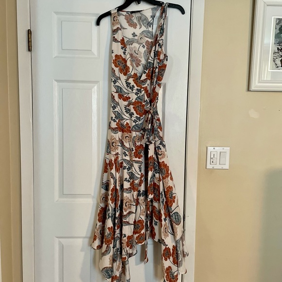 NWOT Vici Floral Wrap Maxi Dress, fits like Small - Picture 4 of 9
